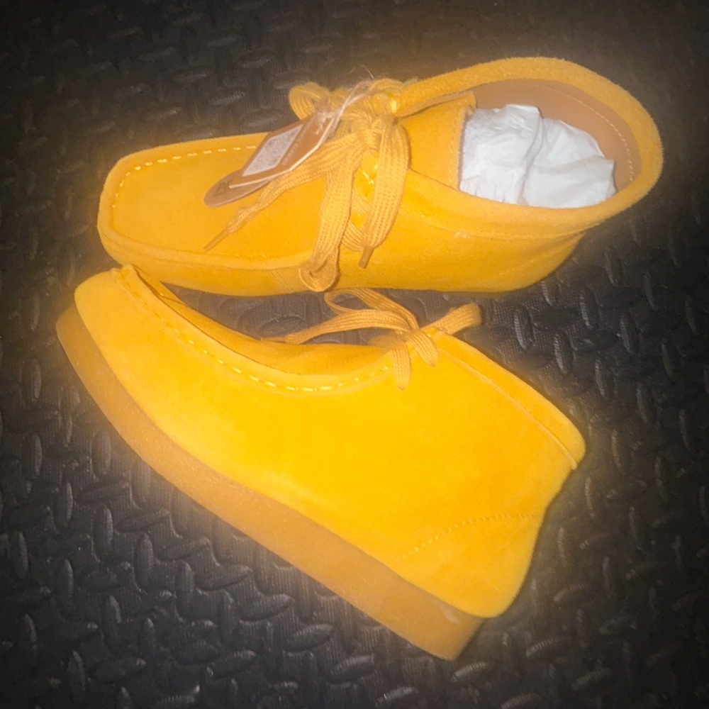 Women’s Yellow Suede Lace-Up Shoes